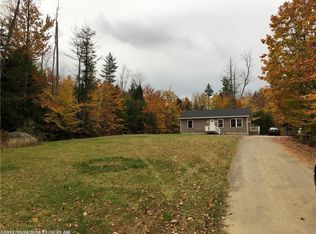 9 W Shore Dr, Livermore, ME 04253
