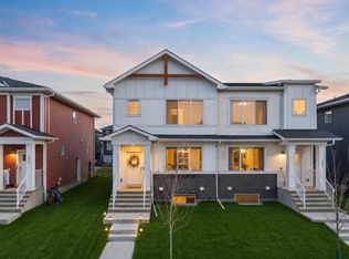 1053 S West Lakeview Dr, Chestermere, AB T1X2T2