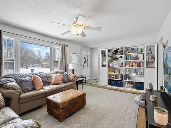 5th image of 16575 Galena Ave W