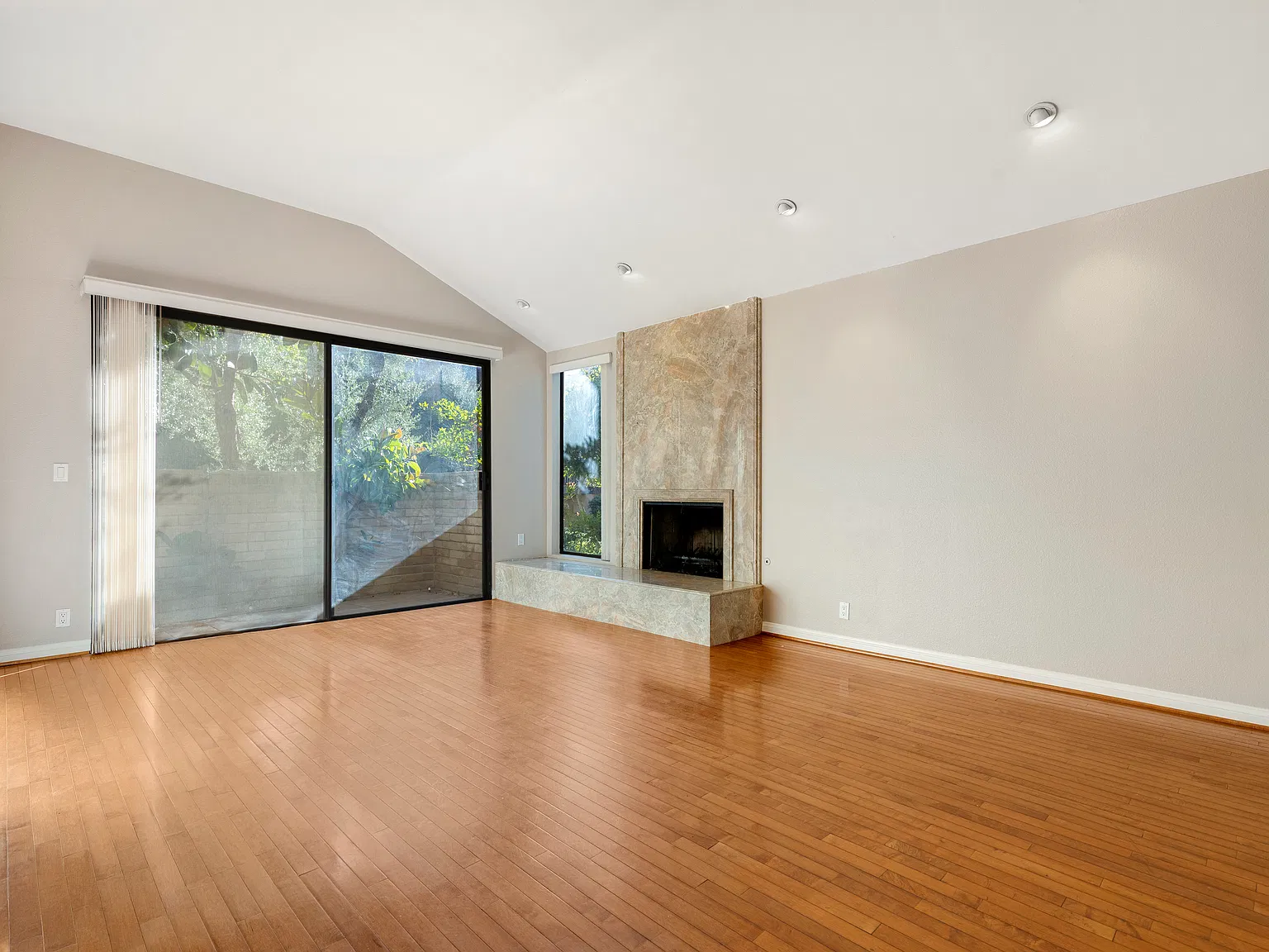 3 bed, 1814 sqft, $4,850 — Photo 4