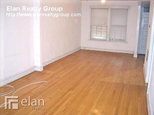 2nd image of 821 W Newport Ave APT 3FR