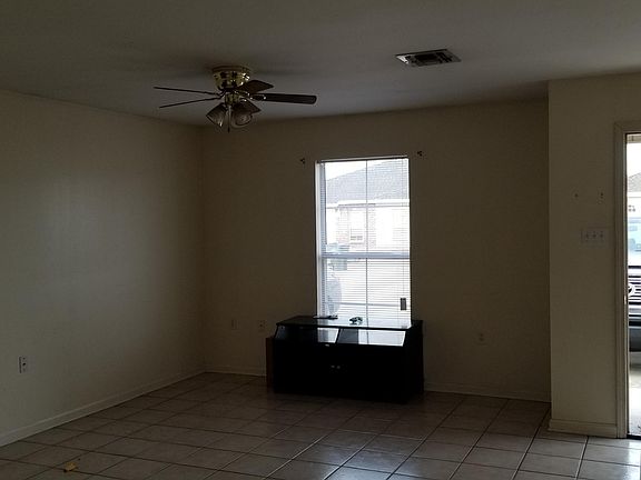 3rd image of 327 Gloria St
