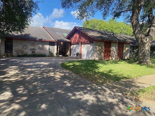 1st image of 221 Navajo Dr