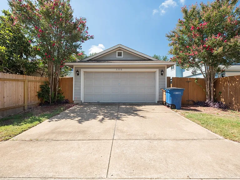 2208 Melissa Oaks Ln — Photo 23