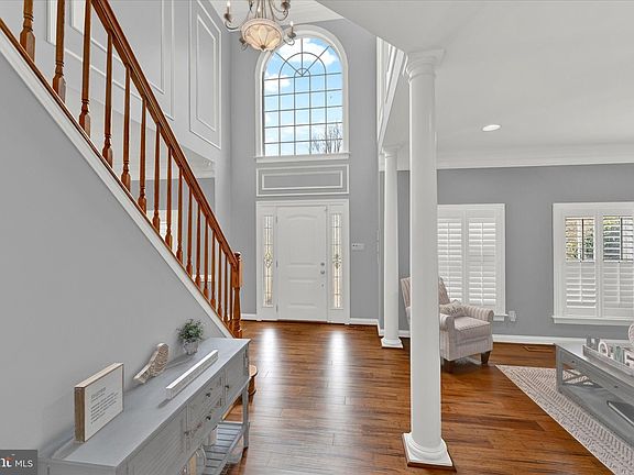 2nd image of 807 Dominion Ln