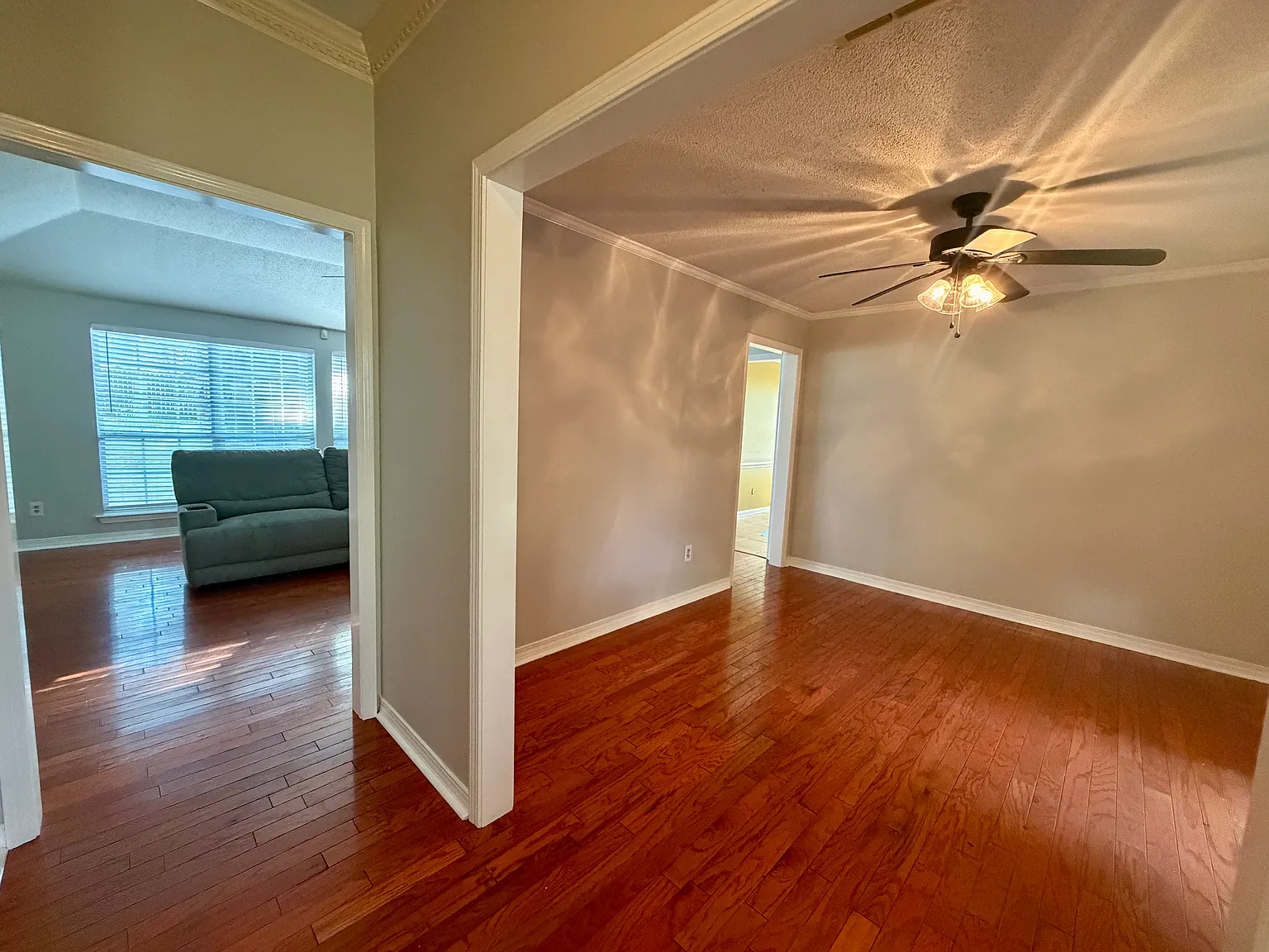 4 bed, 1900 sqft, $2,000 — Photo 4