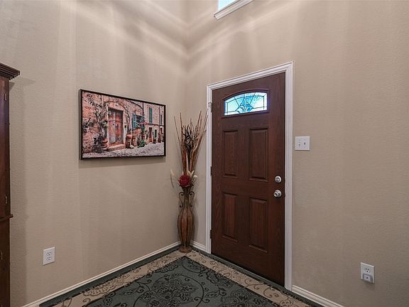 3rd image of 660 Payton Way