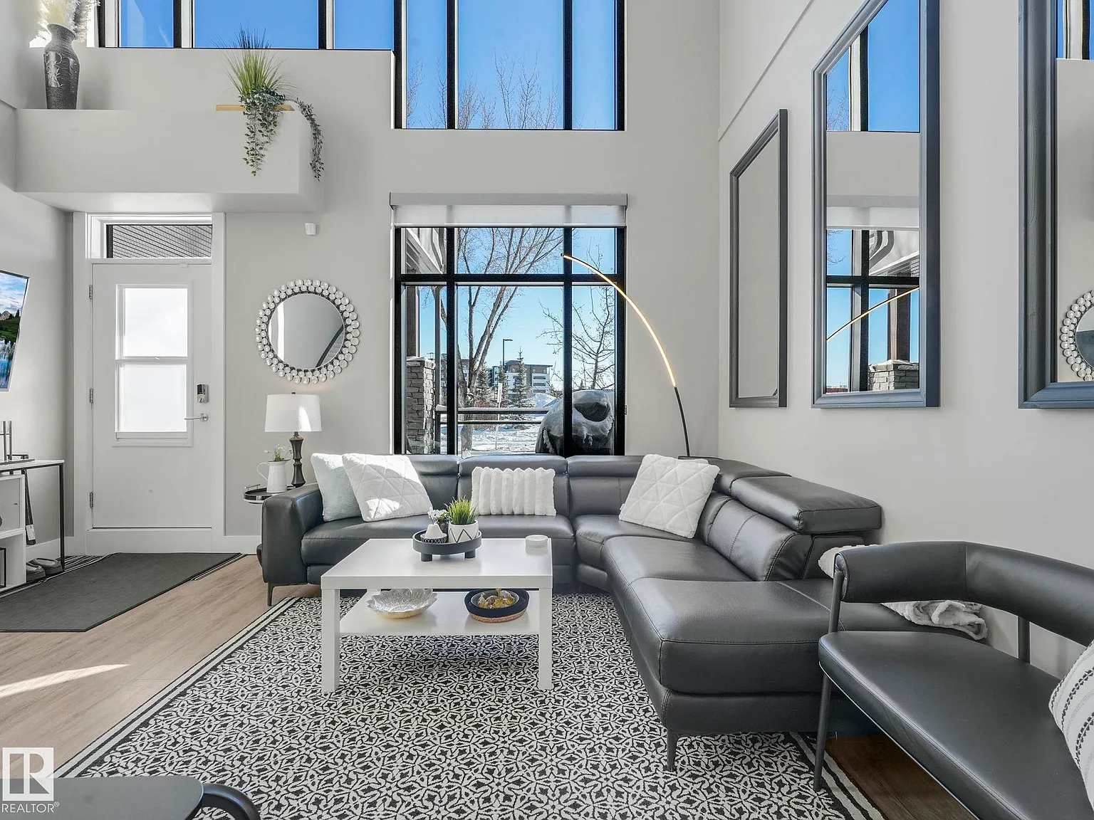 524 Griesbach Parade NW #127 photo 1