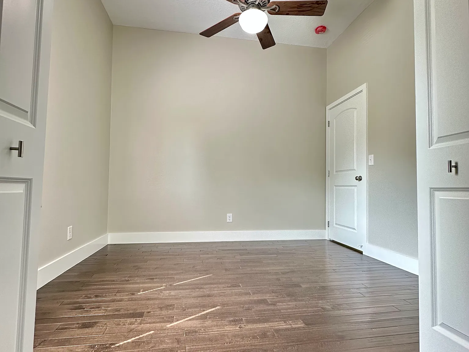 2 bed, 900 sqft, $1,800 — Photo 3