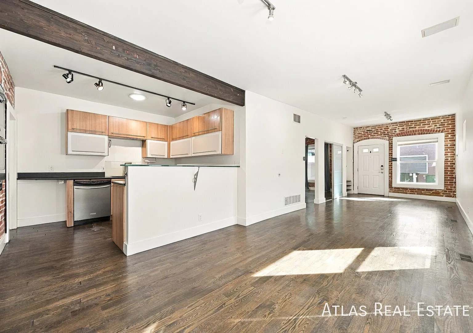 New On The Market!! Modern 2-Bedroom 1 Bath Duplex In Denver's Highlands/Jefferson Park Area — Photo 3