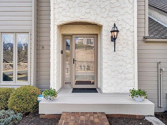 3rd image of 4910 Hunting Hills Cir
