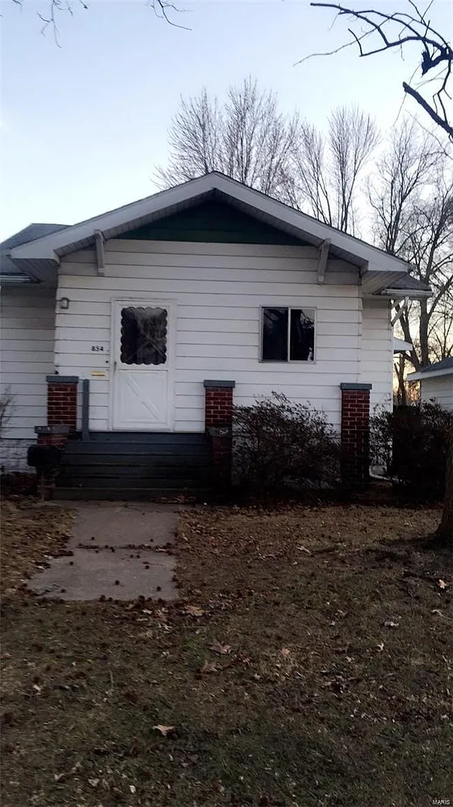 854 Esther Ave photo 1