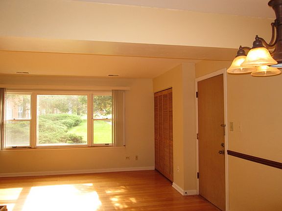 4th image of 201 W Johnson St APT 1B