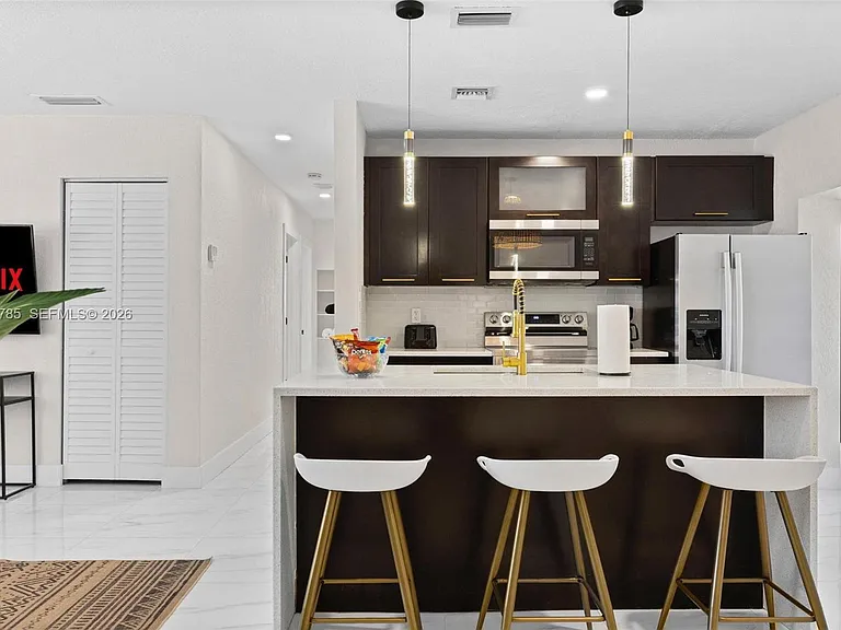 710 SW 70th Ave — Photo 3
