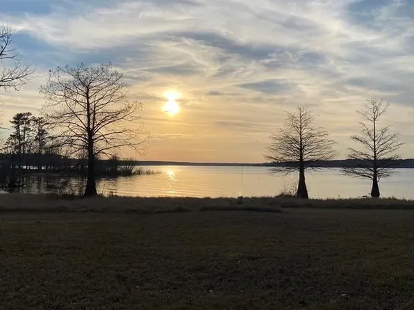 190 Joan St, Zavalla, TX 75980