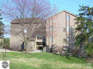 5536 Golfview Ct, Williamsburg, MI 49690