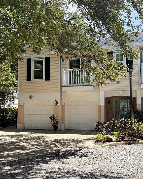 1st image of 951 WELLINGTON COURT