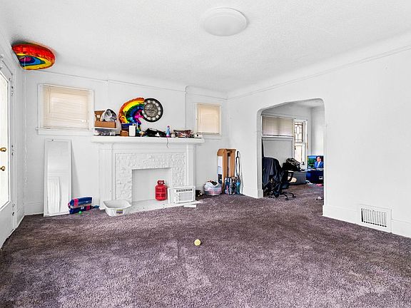 3rd image of 2984 Leslie St