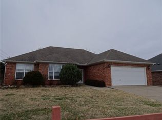 651 Reisling St, Centerton, AR 72719