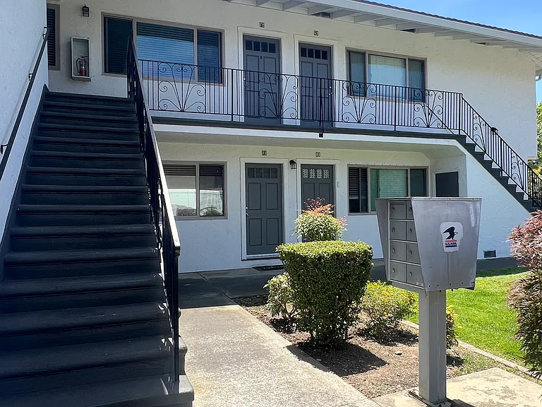214 Avery Ln #6 — Photo 2