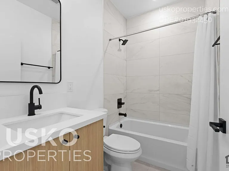 4381 El Camino Ave #B — Photo 5