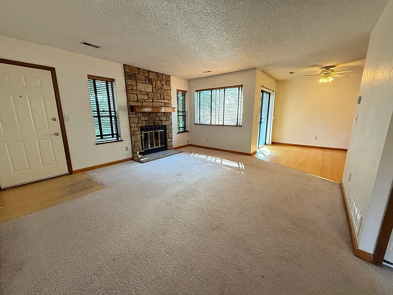 6262 Willow Ln — Photo 4