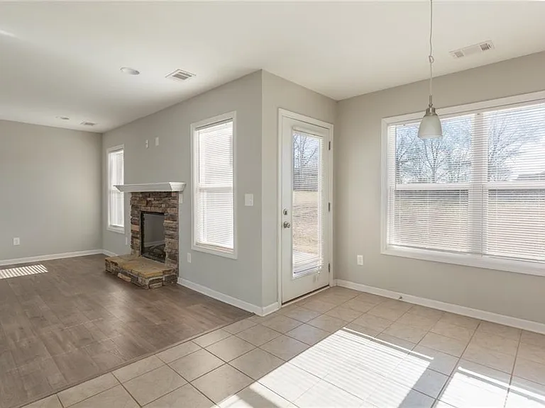 82 Gray Field Ct — Photo 16