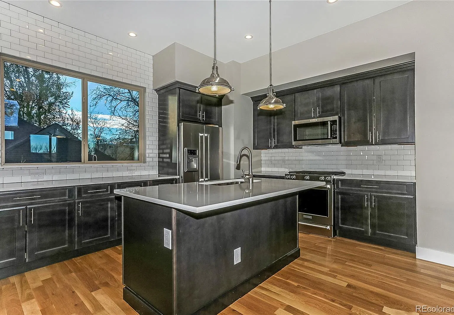 2 bed, 2.5 bath, 1401 sqft, $3,600 — Photo 3