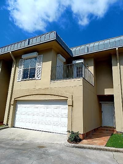 1st image of 921 Marine Dr APT 109