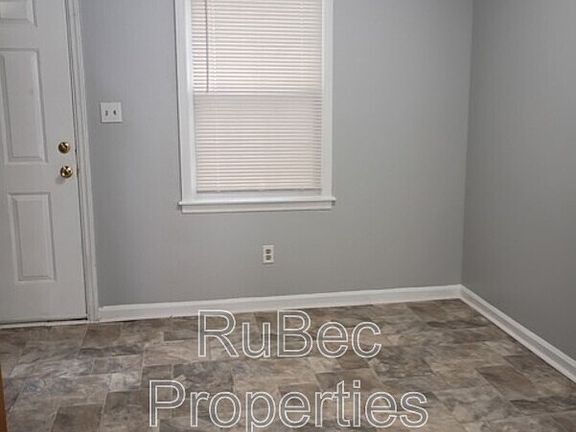 5th image of 913 Nottingham Dr APT 33