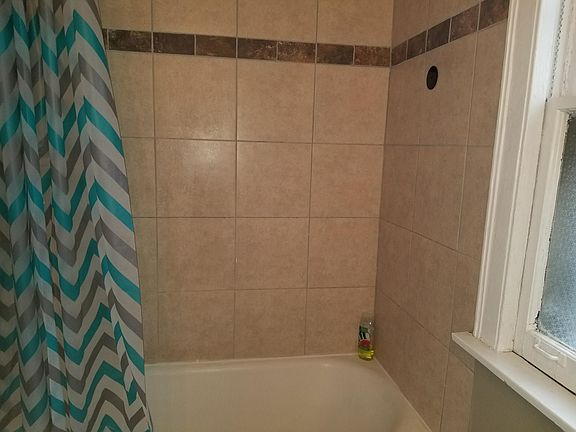 5th image of 4825 W Montrose Ave