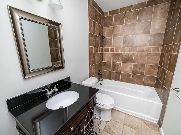 310 Sussex St — Photo 43