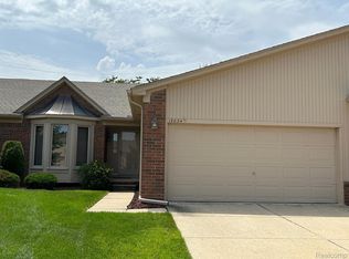 19034 Fortuna Dr S #43, Clinton Township, MI 48038