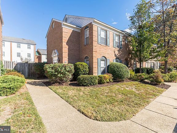 2nd image of 207 Heather Ct
