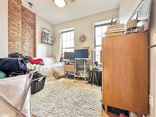 3rd image of 995 Pacific St #1