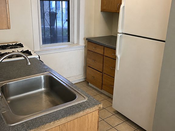2nd image of 352 Riverway #212