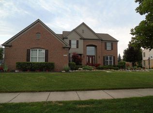 47626 Ashford Dr S, Canton, MI 48188