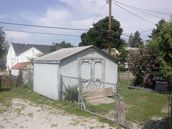 BACKYARD GARDEN SHED FOR STORAGE - PIC ALSO SHOWS BOTH OFF-STREET PARKING SPOTS