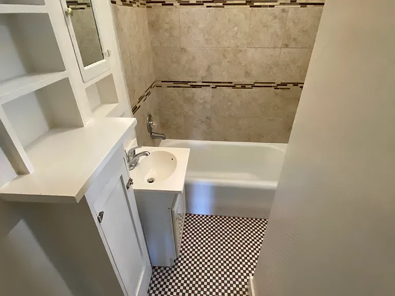 1739 Pine Street — Photo 13