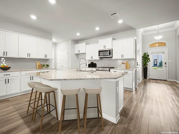 3rd image of 40170 Reese Ln