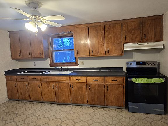 3rd image of 483 Lillian Ave #2