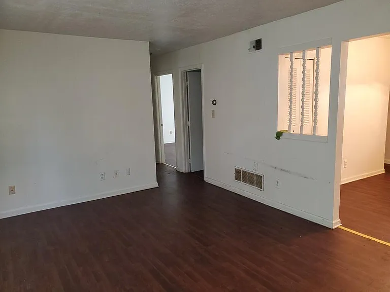 4620 Southern Pkwy #8 — Photo 6