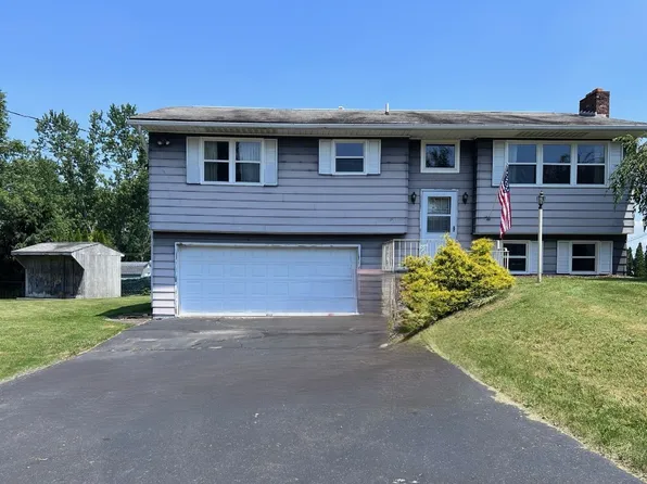 957 Sarah Ln, Endicott, NY 13760