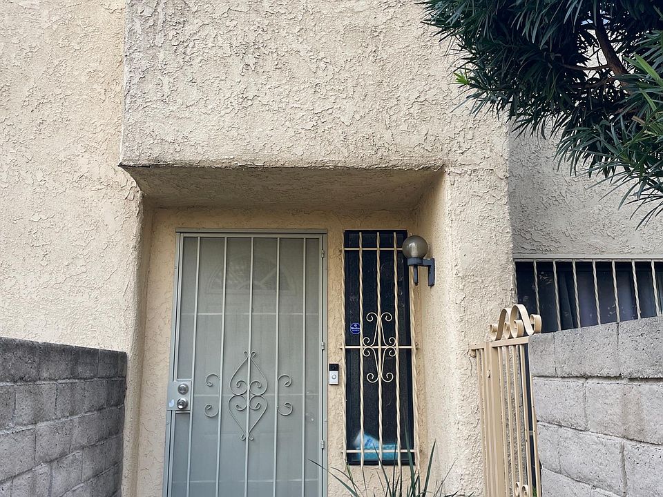 1st image of 8633 Balboa Blvd Unit 32