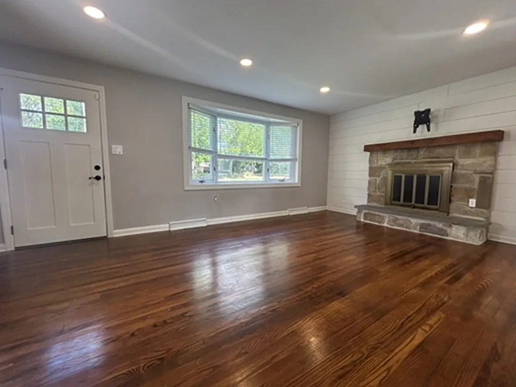 3 bed, 2.5 bath, 1519 sqft, $2,500 — Photo 4
