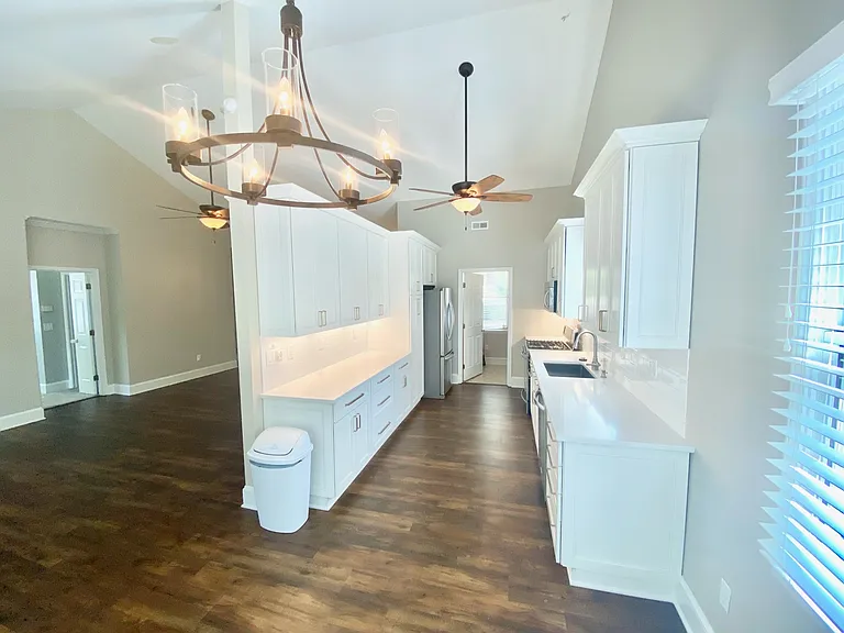 416 E Tremont Ave — Photo 24