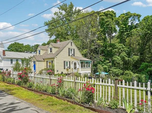 9 Raymond St, Millbury, MA 01527