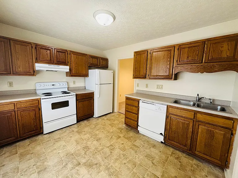 1707 Emerald St — Photo 2