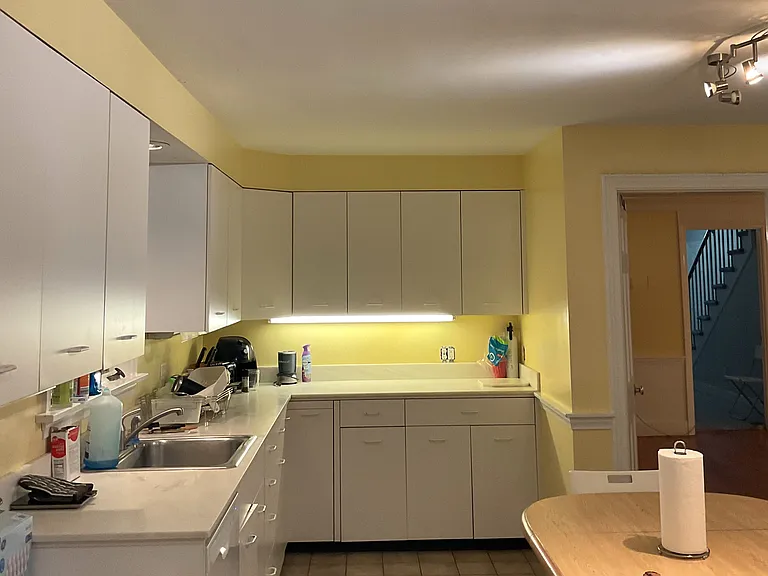 608 S Pleasant St — Photo 5