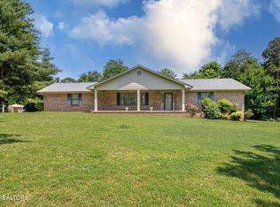 100 Cusick Cir, Lenoir City, TN 37772